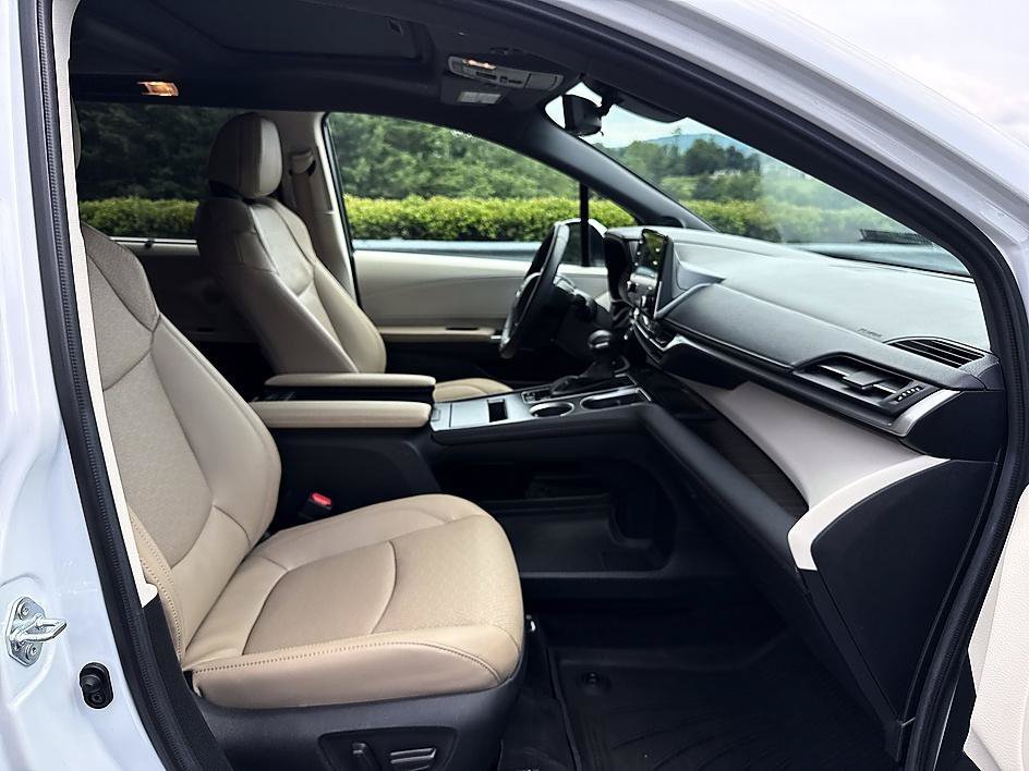 Certified Used 2024 Wind Chill Pearl Toyota Limited image 21