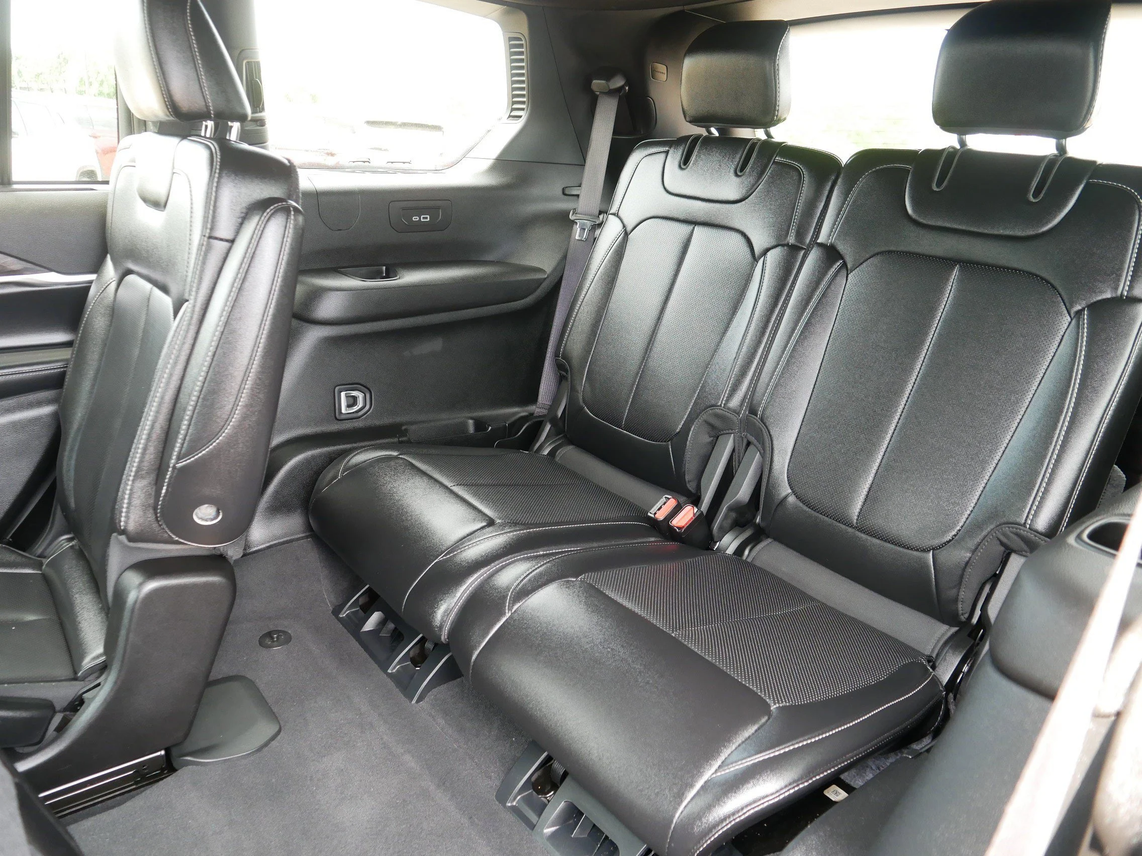 Used 2025 Baltic Gray Metallic Clearcoat Jeep Limited image 36