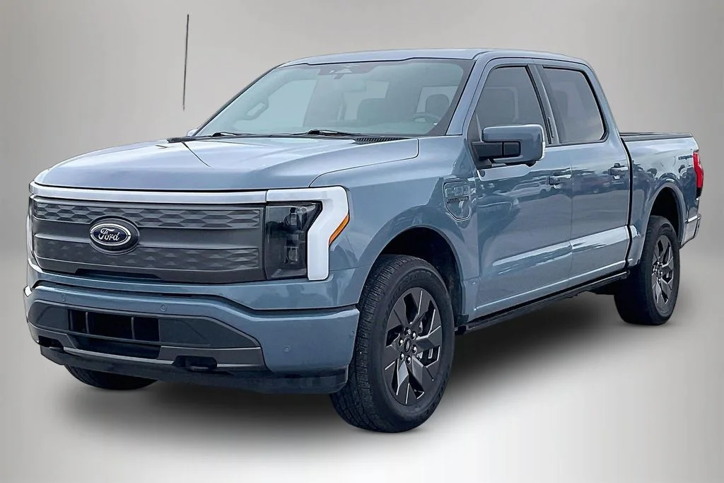 Used 2023 Ford F-150 Lightning Lariat with VIN 1FTVW1EV0PWG10566 for sale in Alvin, TX