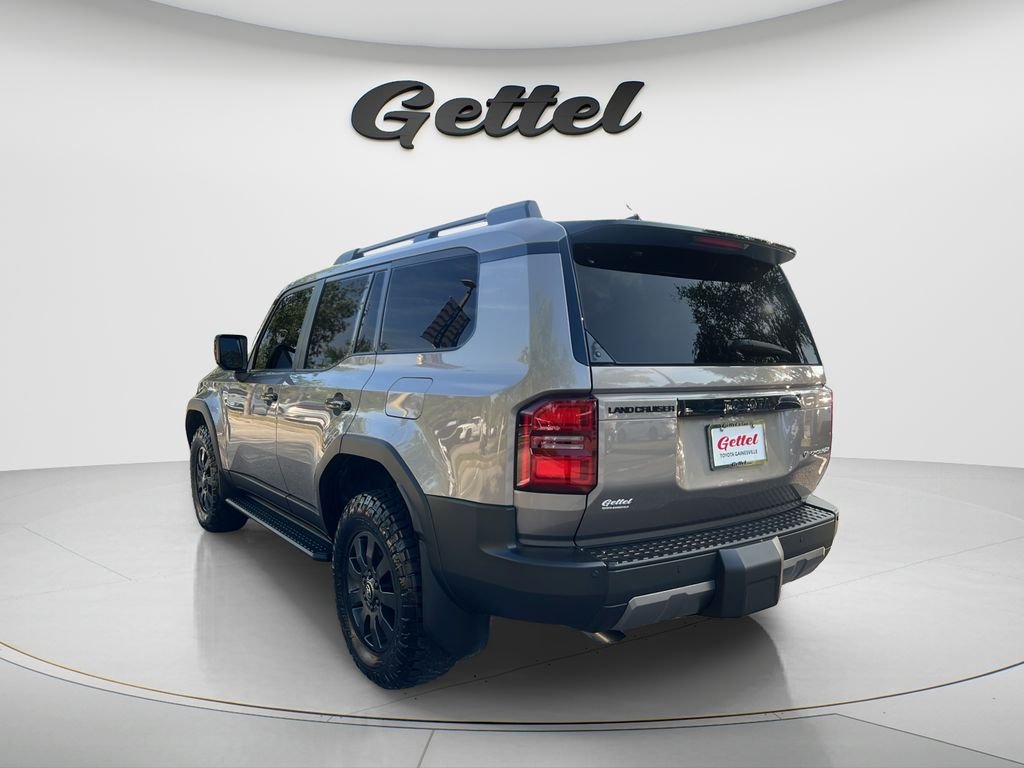 Used 2025  Toyota Base image 7