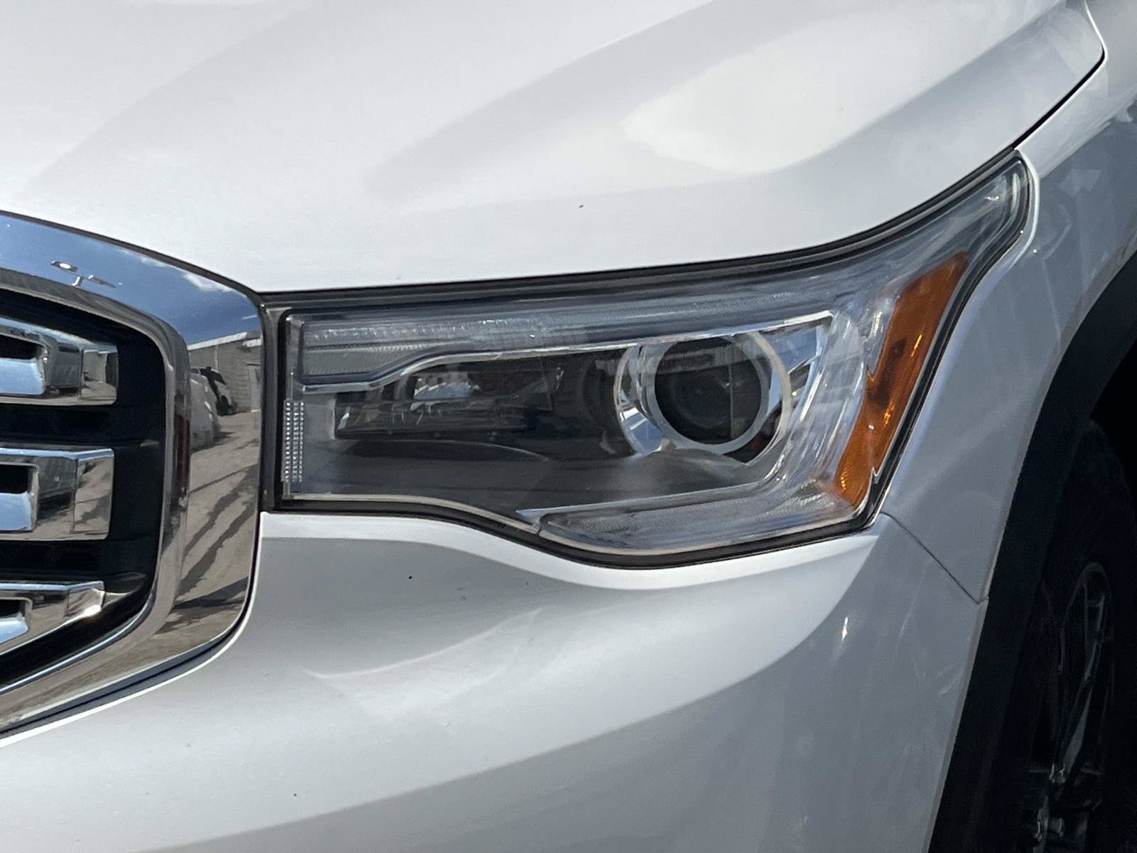 Used 2019 White Frost Tricoat GMC SLT image 4