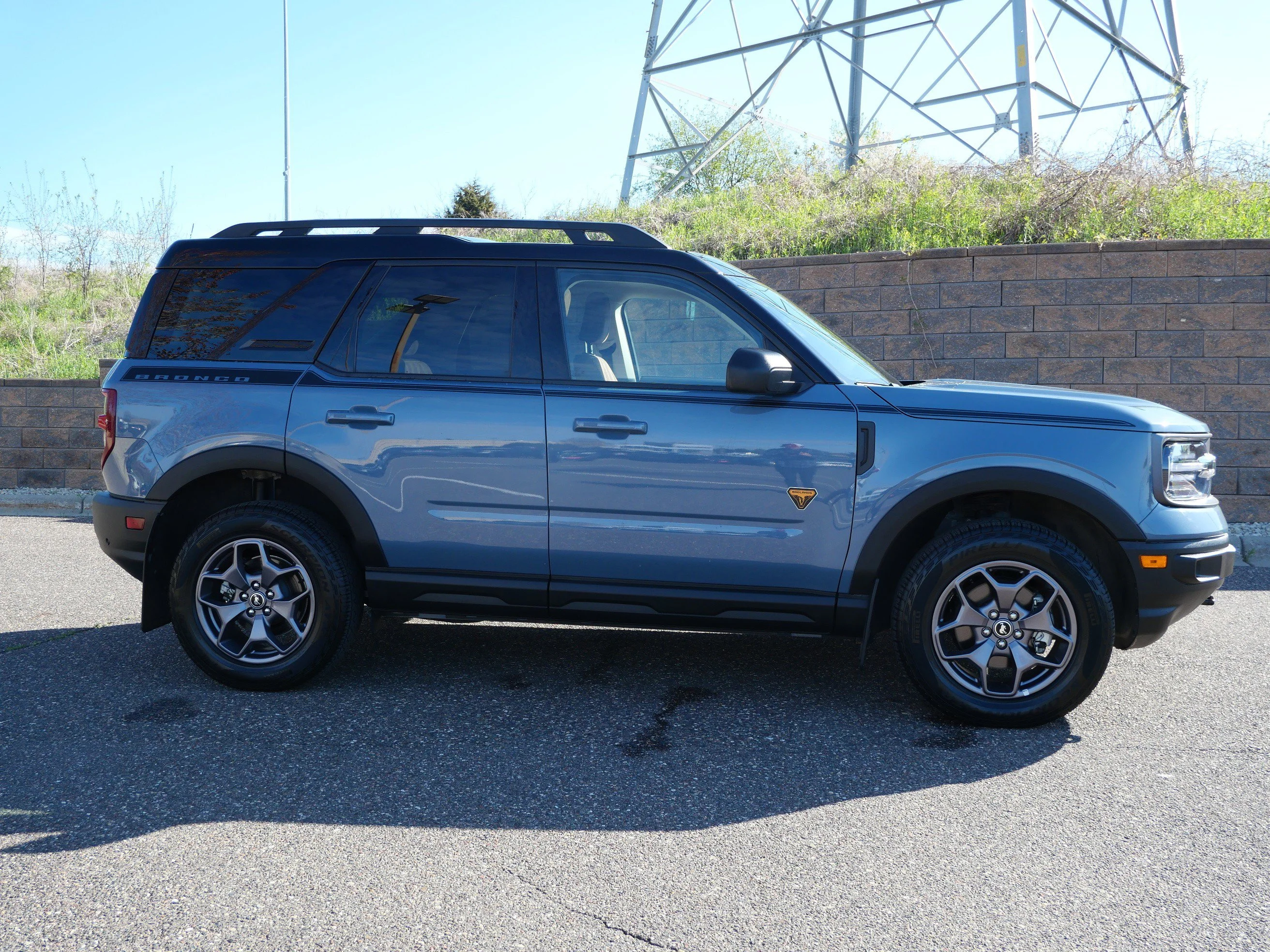 Used 2024 Azure Gray Metallic Ford Badlands image 7