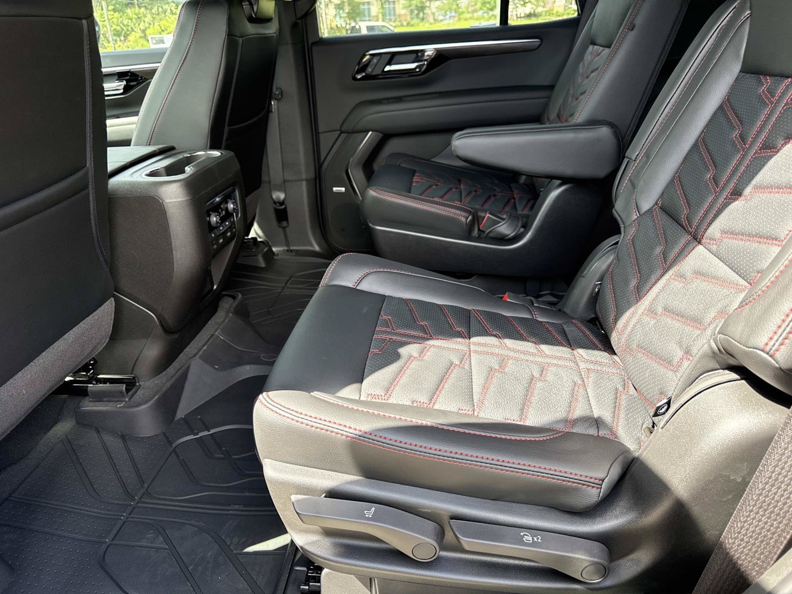 2026 Chevrolet Tahoe Z71 - Photo 10