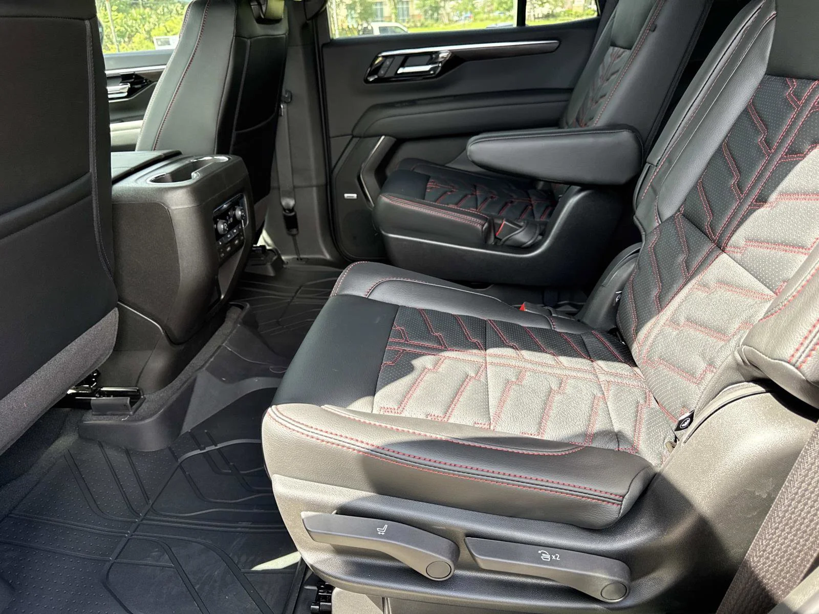 2026 Chevrolet Tahoe Z71 - Photo 10