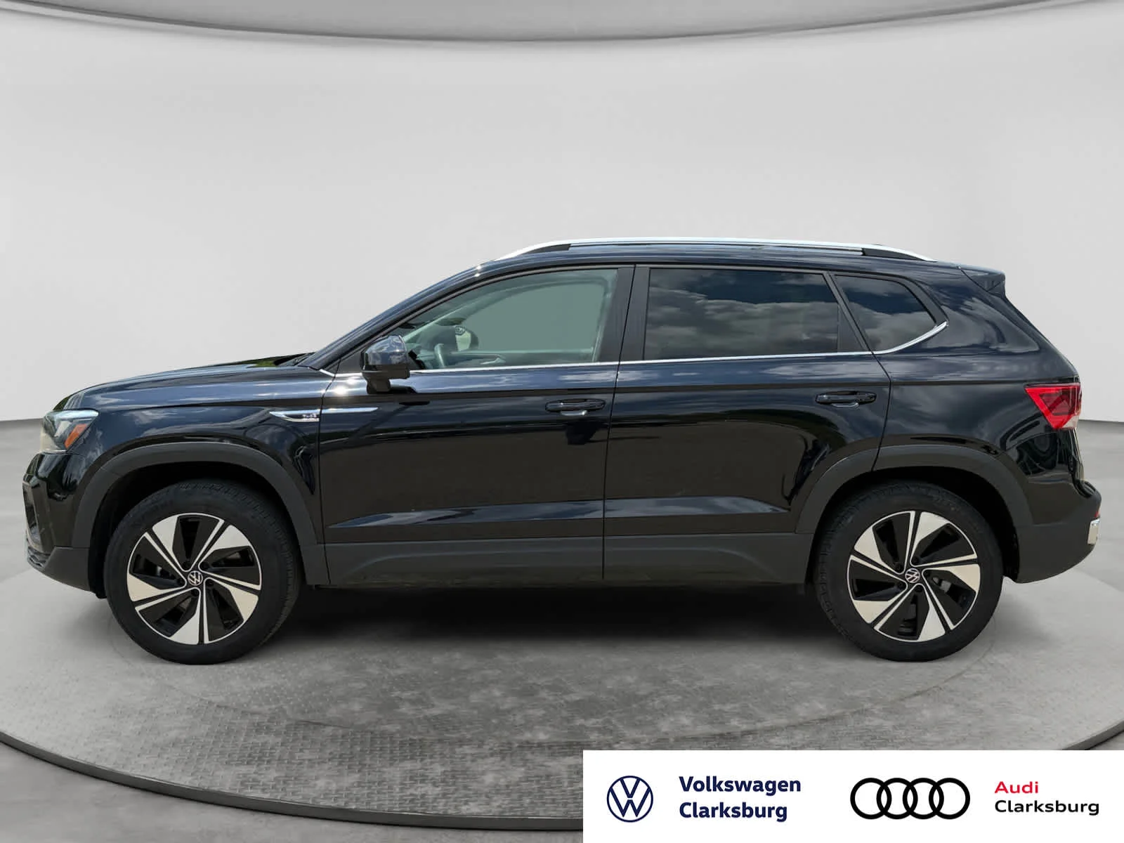 Used 2024 Deep Black Pearl Volkswagen SE image 8