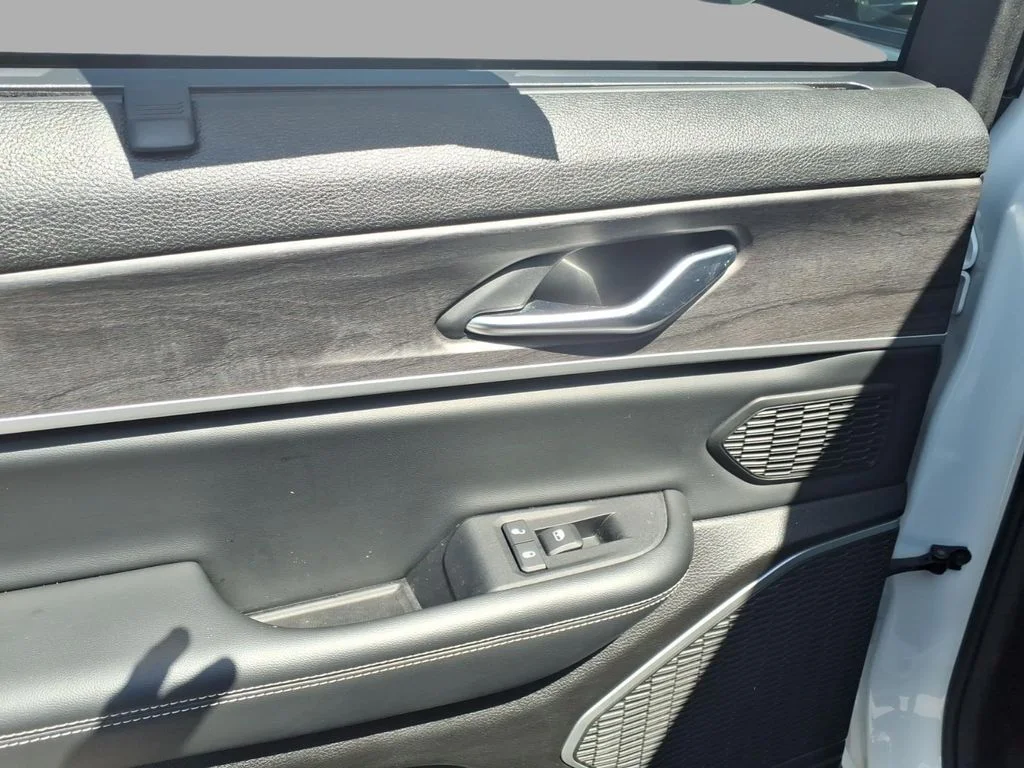 Used 2022 White Jeep Limited image 8