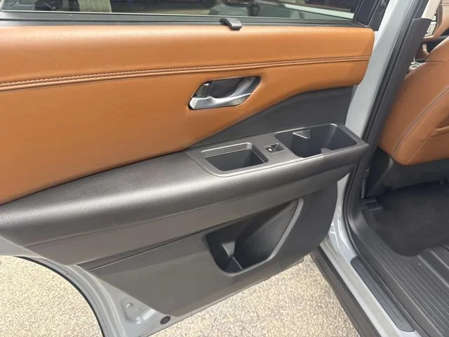 Used 2024 Gray Nissan Platinum image 19