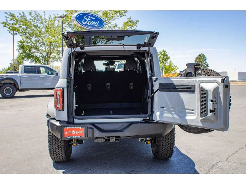 New 2026 AVALANCHE GRAY Ford Outer Banks image 11