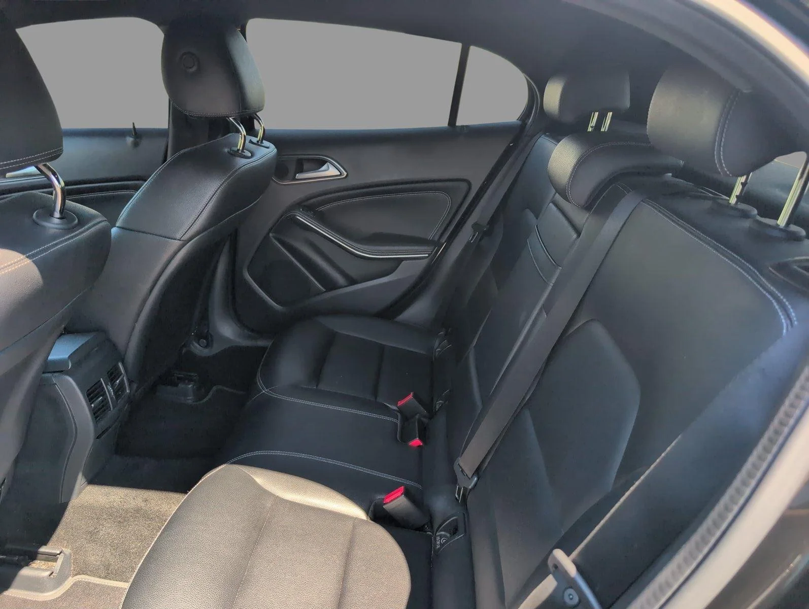Used 2020 Night Black Mercedes-Benz GLA 250 image 36