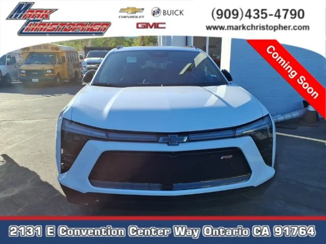 Used 2024 Summit White Chevrolet RS image 3