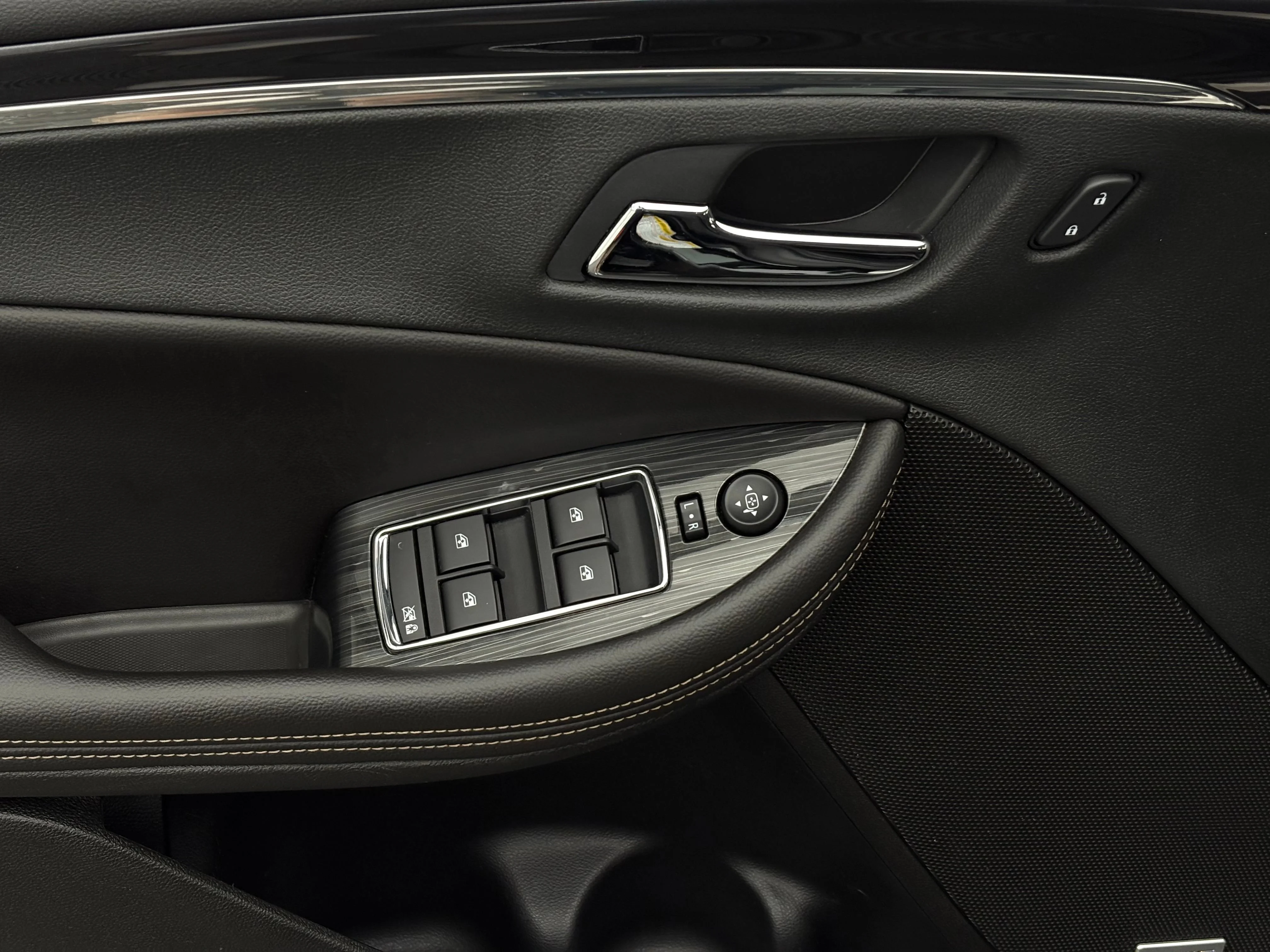 Used 2018 BLACK Chevrolet Premier image 17