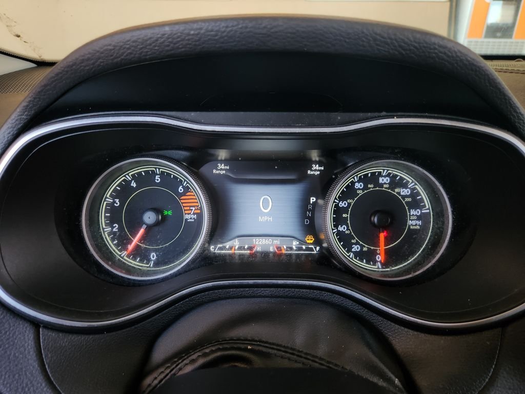 Used 2019 Diamond Black Crystal Pearlcoat Jeep Limited image 16