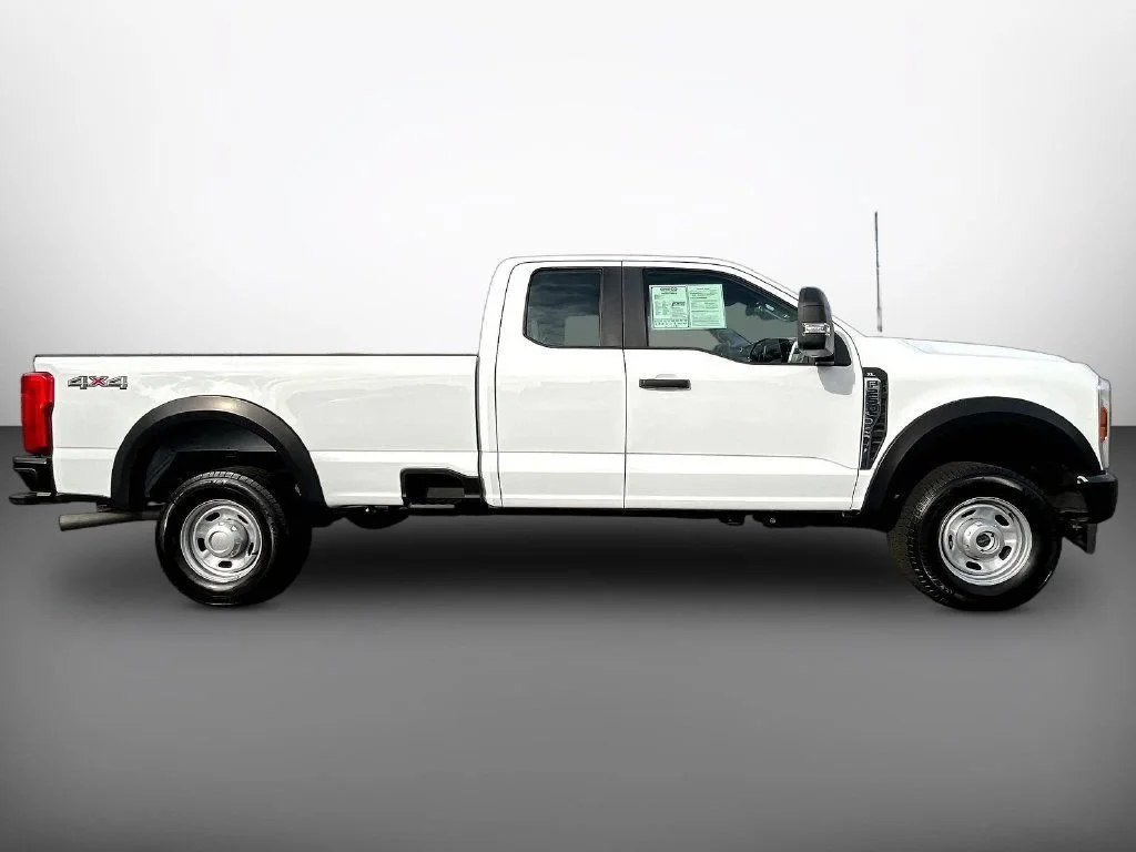 Used 2025 Oxford White Ford XL image 8