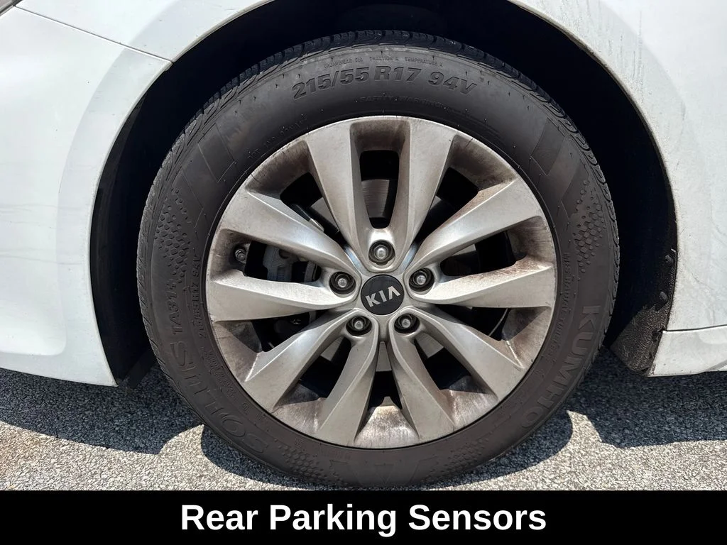 Used 2018 White Kia S image 11