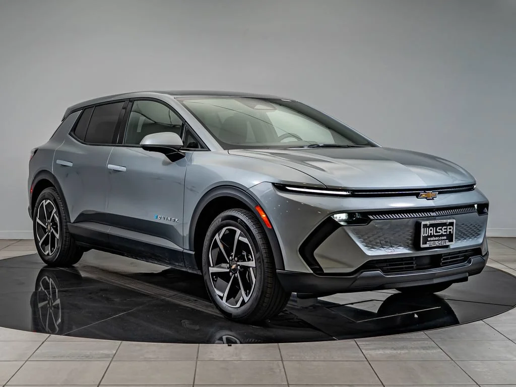 Used 2025 Sterling Gray Metallic Chevrolet LT image 3