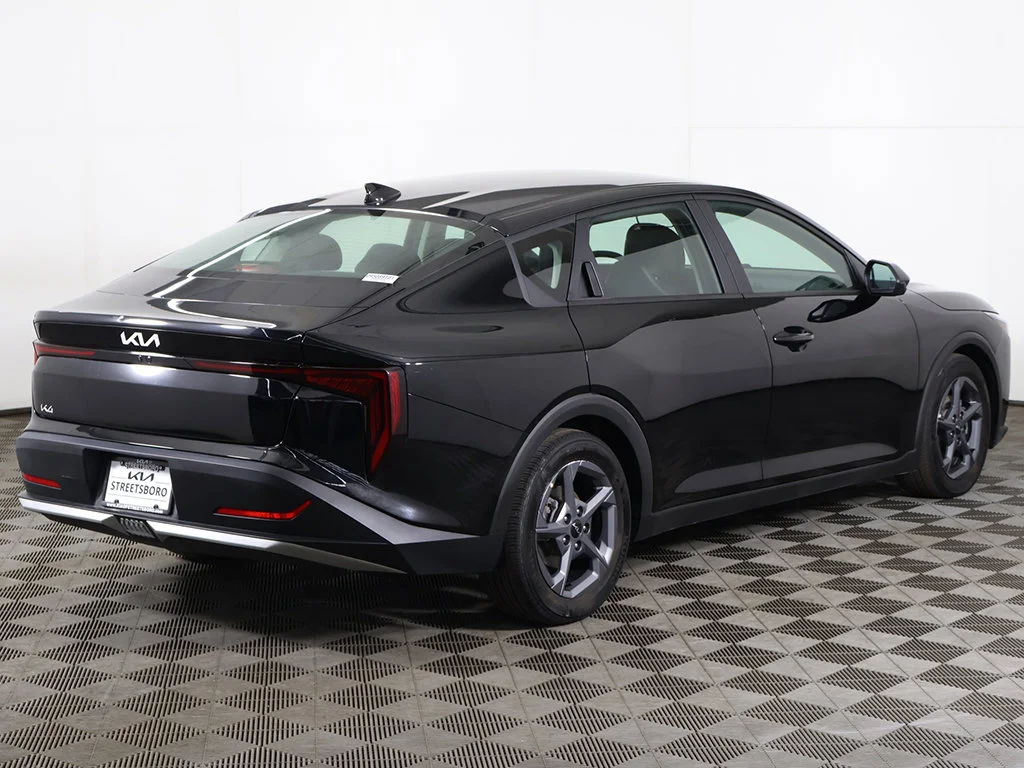 Used 2025 Black Kia LXS image 8