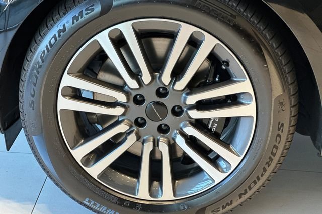 New 2026 Santorini Black Land Rover SE image 23