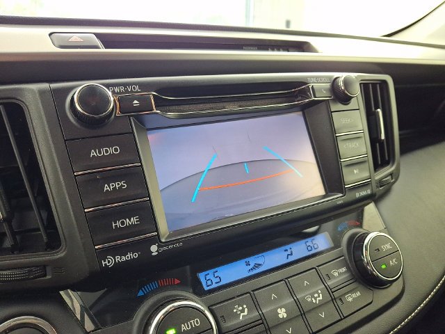 Used 2018 Silver Toyota XLE image 23