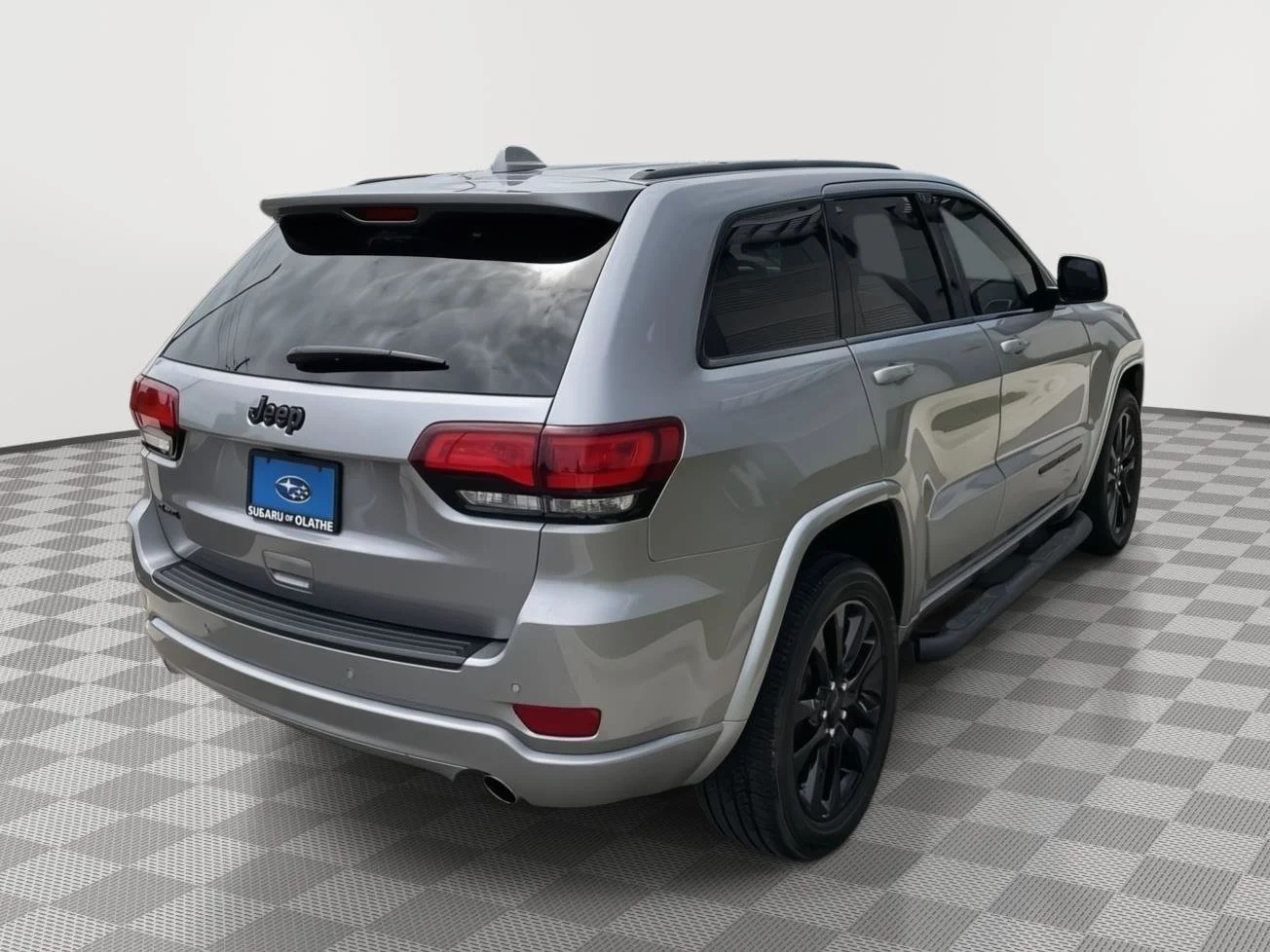 Used 2021 Billet Silver Metallic Clearcoat Jeep Laredo X image 15