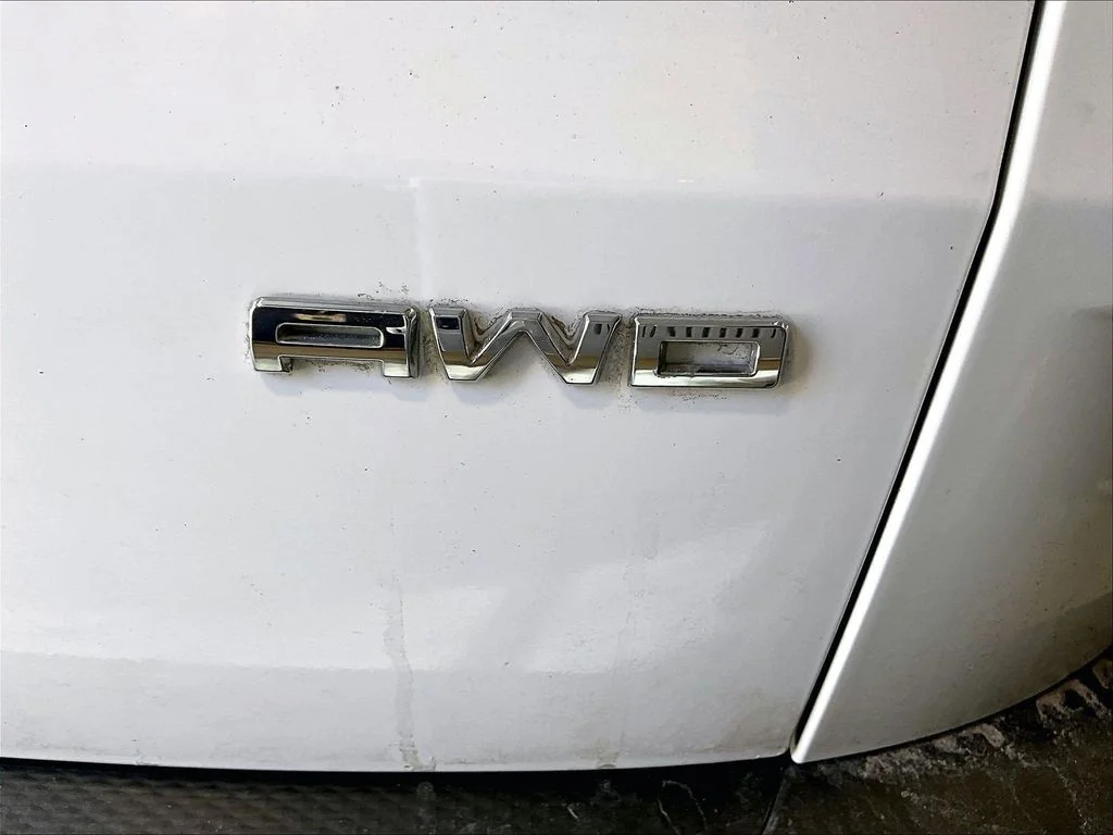 Used 2022 White Ford SEL image 30