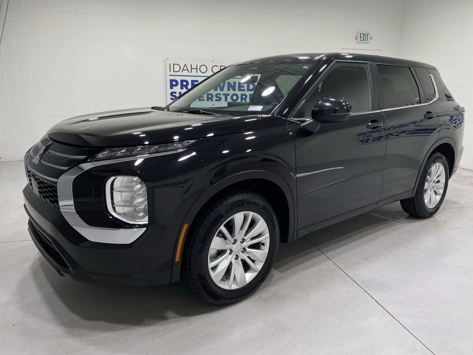 Used 2025 Black Mitsubishi ES image 4