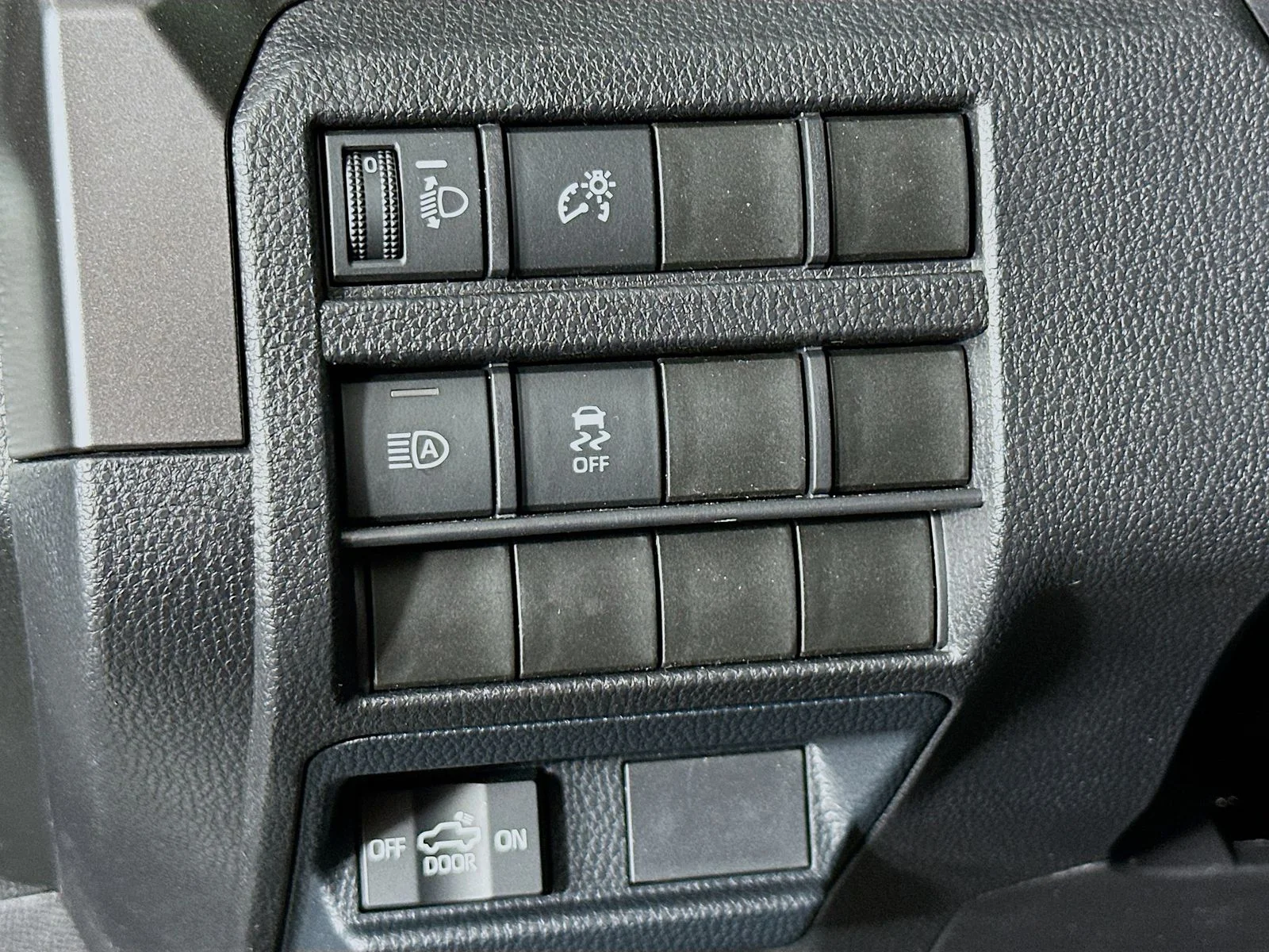 2025 Toyota Tacoma SR5 - Photo 10