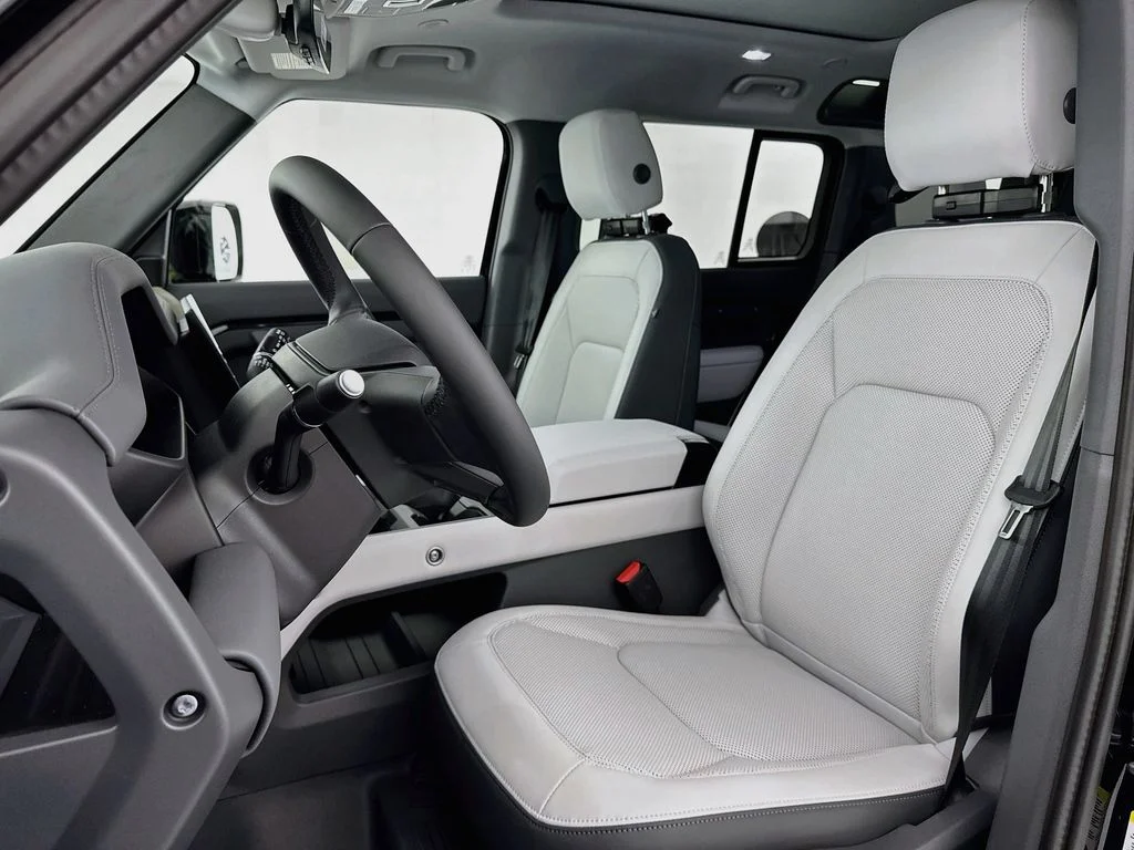 New 2026 Santorini Black Land Rover S image 21