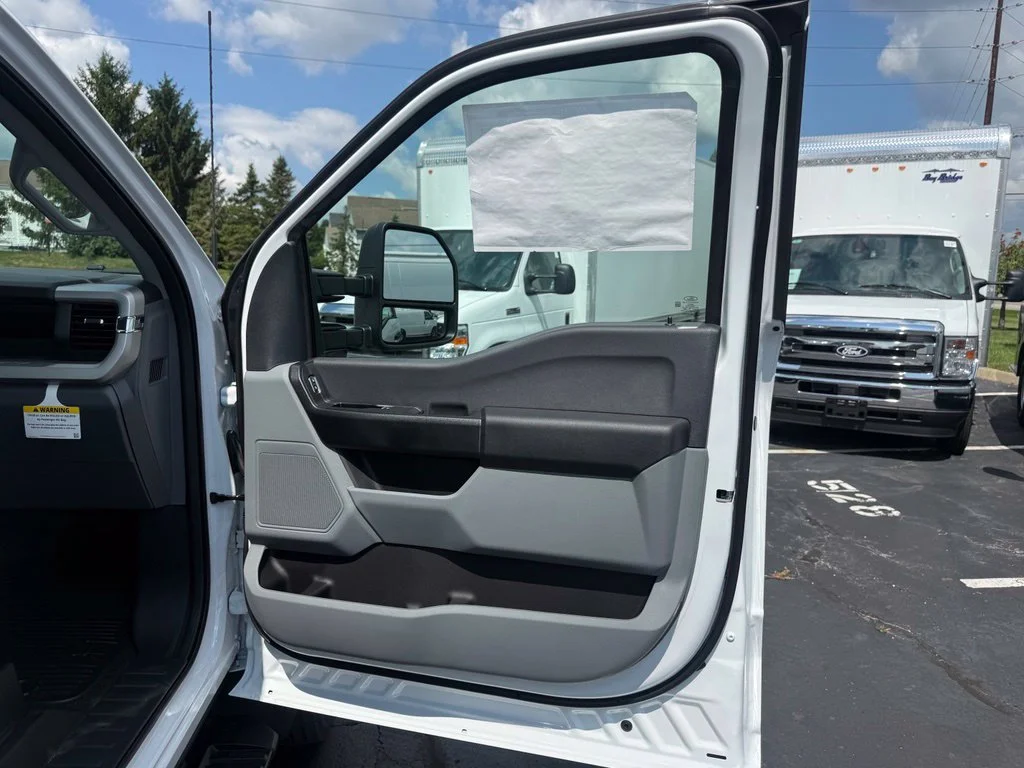 New 2026 Oxford White Ford F-450® XL image 38