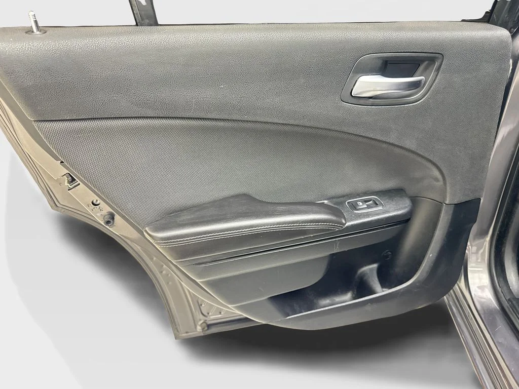 Used 2018 Gray Dodge SXT image 37