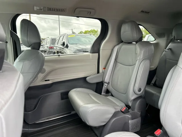 2021 Toyota Sienna Limited - Photo 19