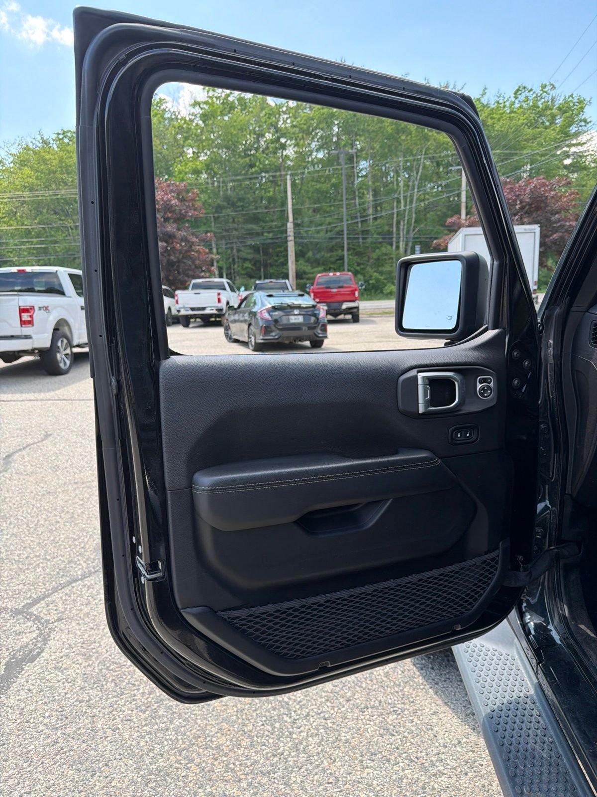 Used 2020 Black Jeep Unlimited Sahara image 16