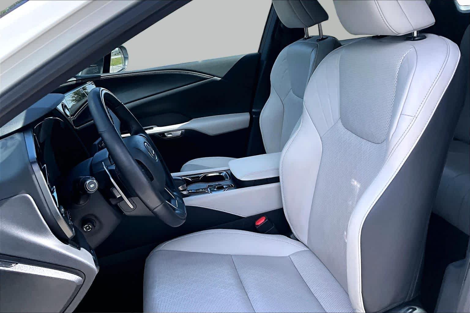 Used 2025 Eminent White Pearl Lexus Premium Plus image 8