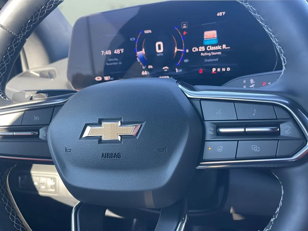 Used 2025 Summit White Chevrolet LT - Extended Range image 25