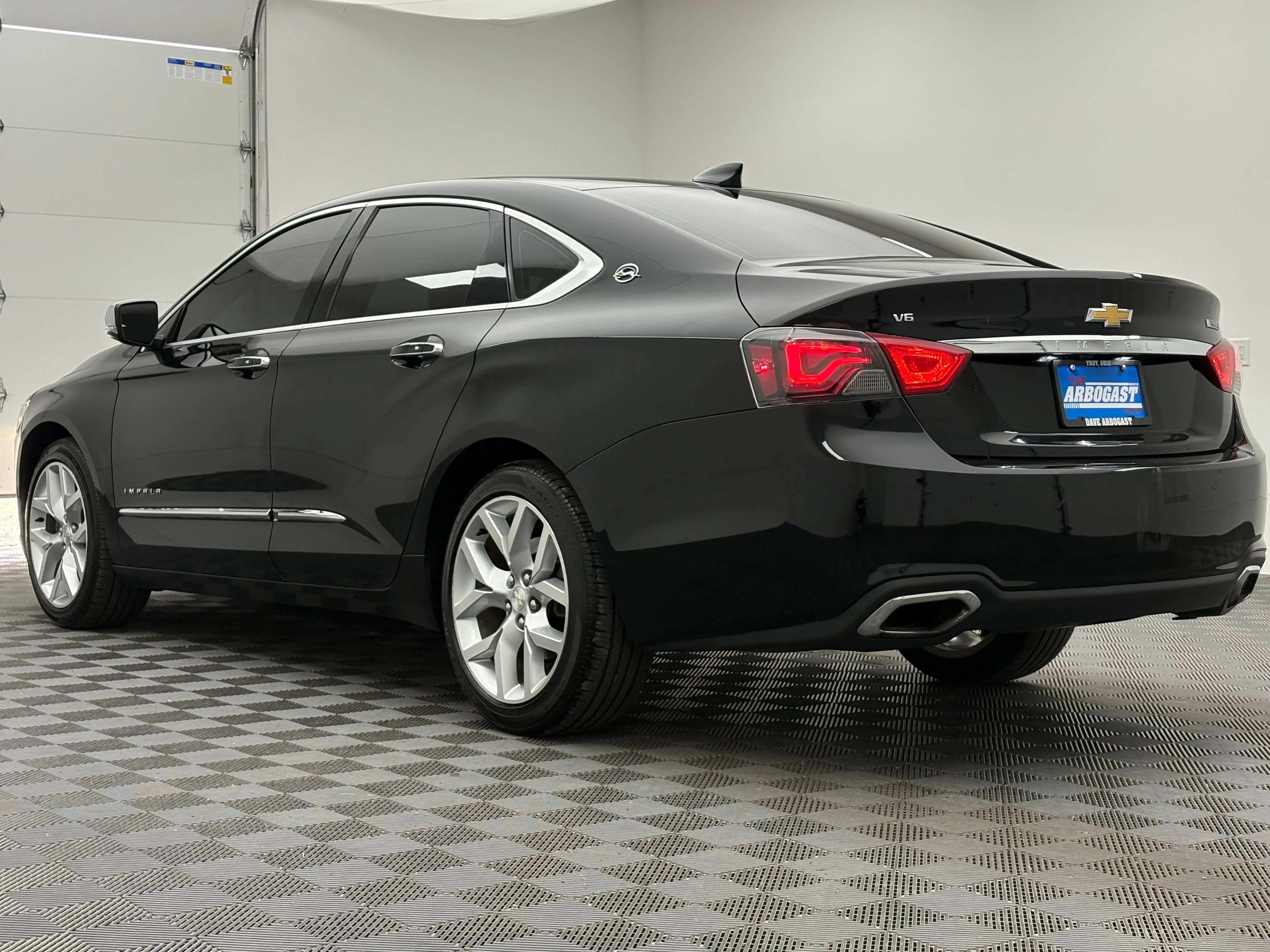 Used 2018 BLACK Chevrolet Premier image 10
