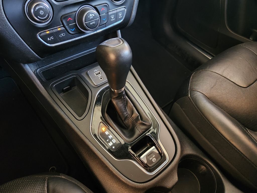 Used 2019 Diamond Black Crystal Pearlcoat Jeep Limited image 20