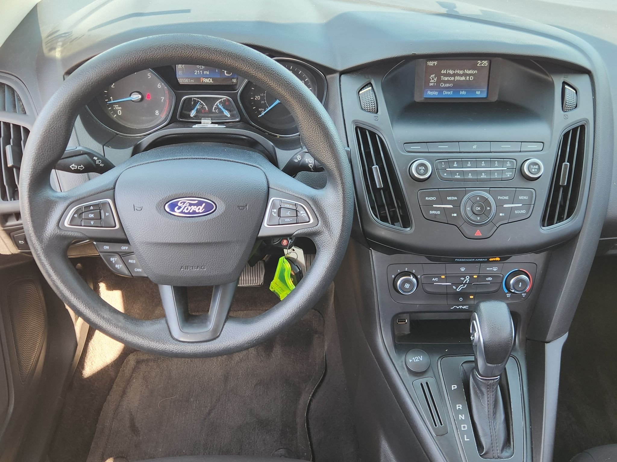 Used 2018 White Gold Metallic Ford SE image 28