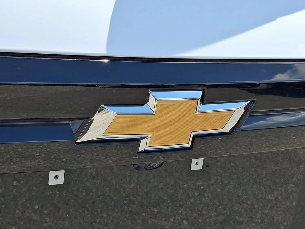 New 2027 Summit White Chevrolet LT image 21