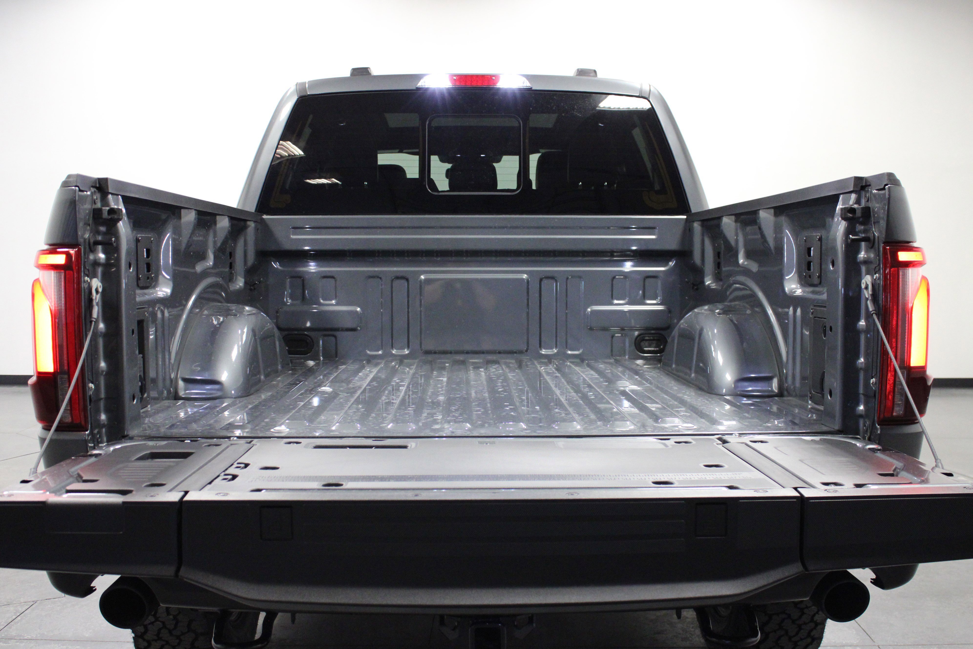 New 2026 Carbonized Gray Metallic Ford Tremor image 15