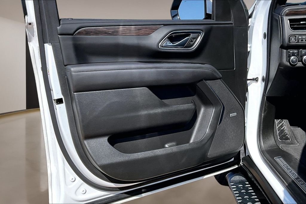 Used 2022 White Chevrolet Z71 image 18
