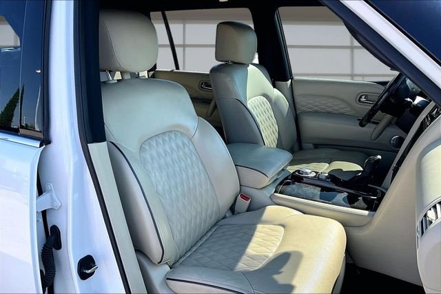 Used 2021 White INFINITI Sensory image 7