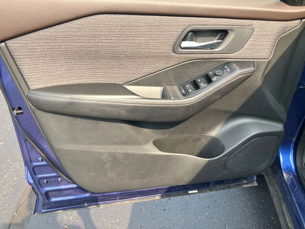 2023 Nissan Rogue SV - Photo 11