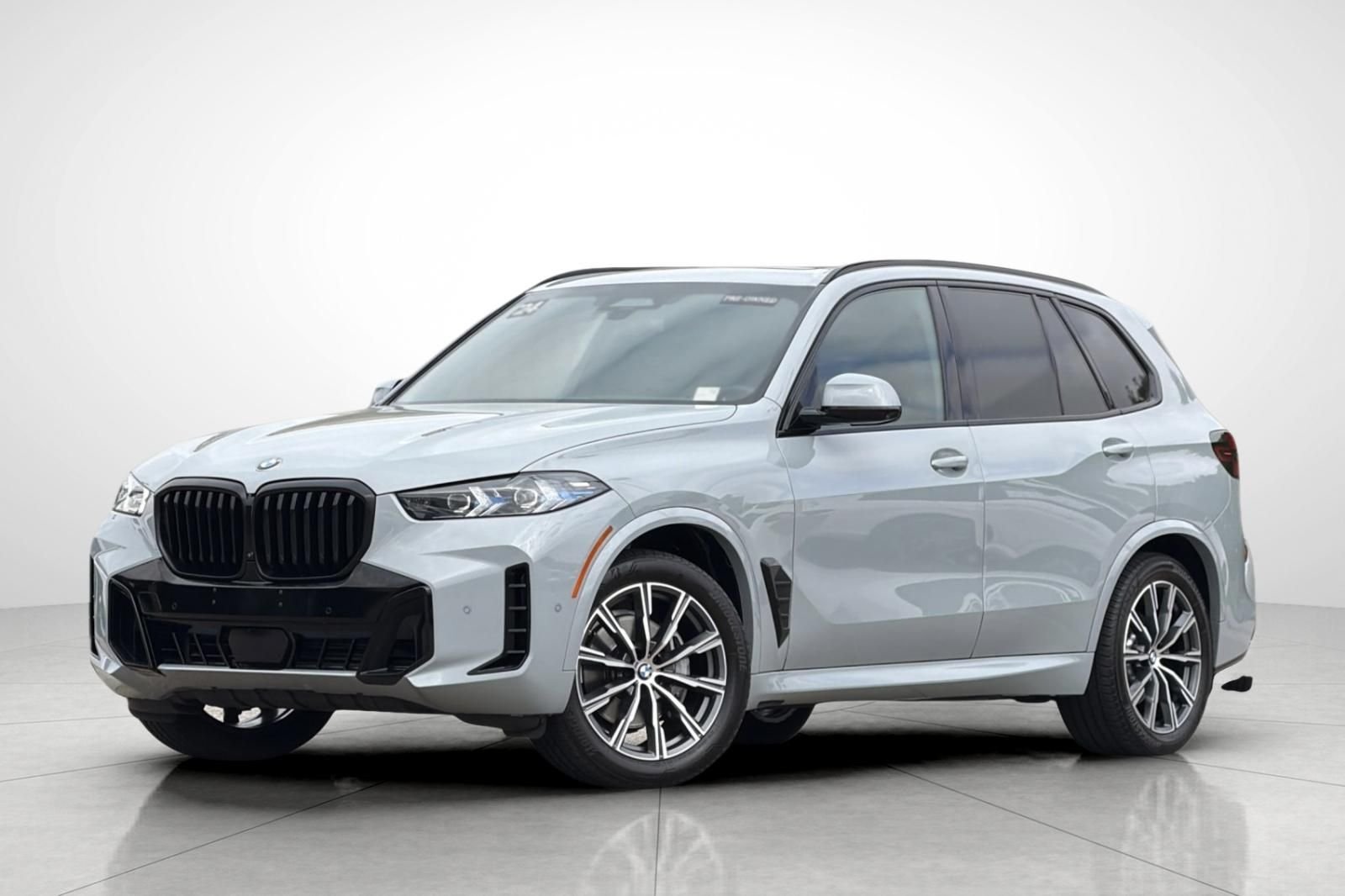 Used 2024 Gray BMW sDrive40i image 1
