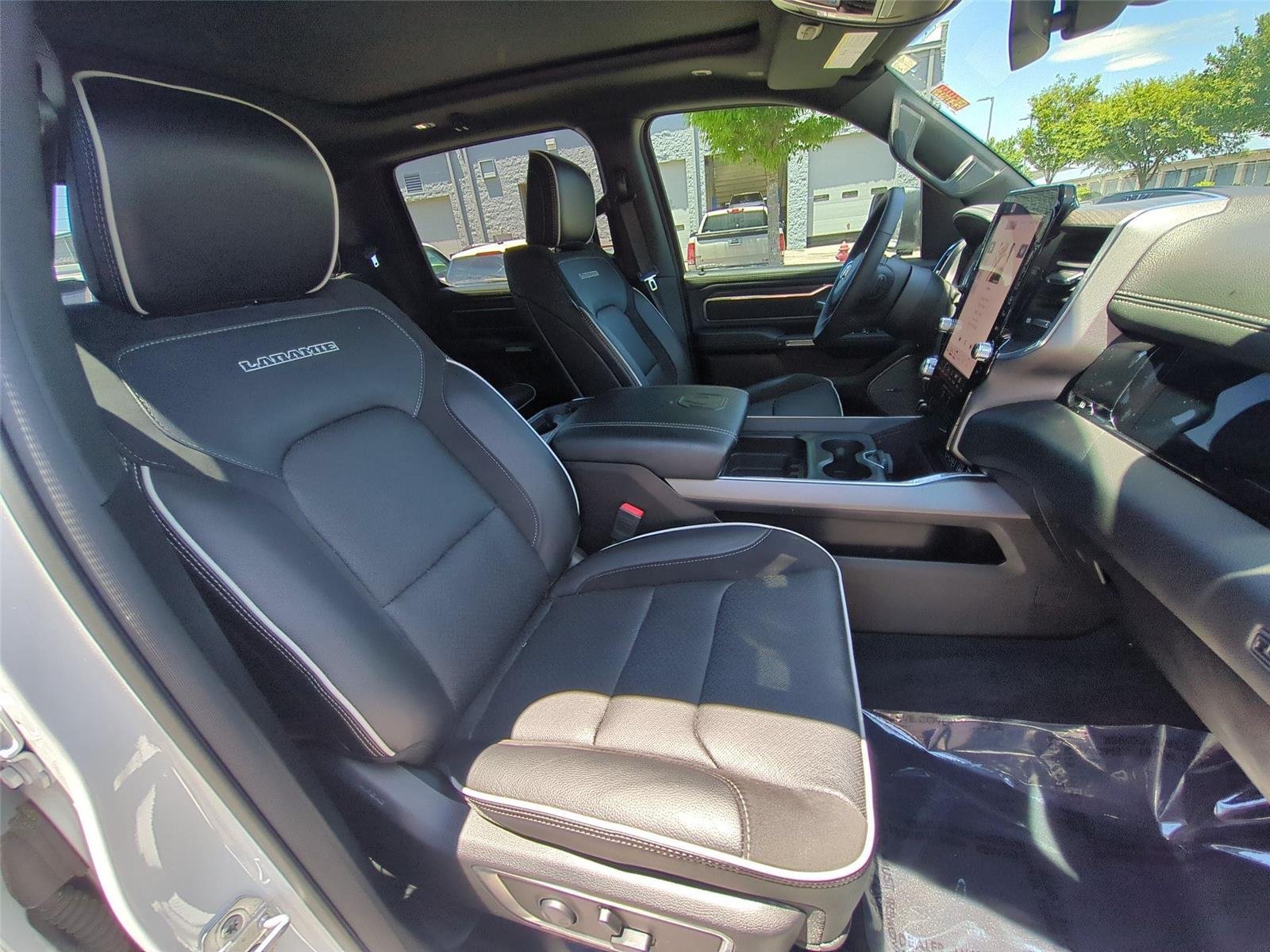 Used 2025 BRIGHT WHITE CLEARCOAT DODGE LARAM image 39
