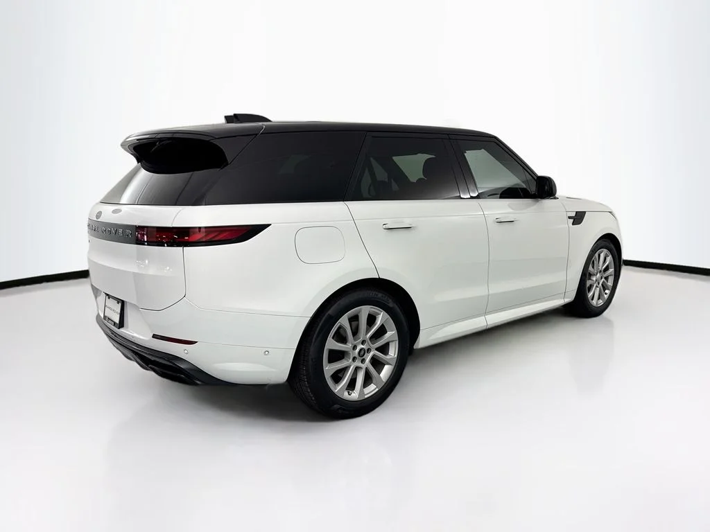 Used 2024 White Land Rover Dynamic SE image 5