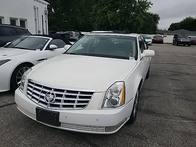 Used 2006 White Cadillac Base image 9