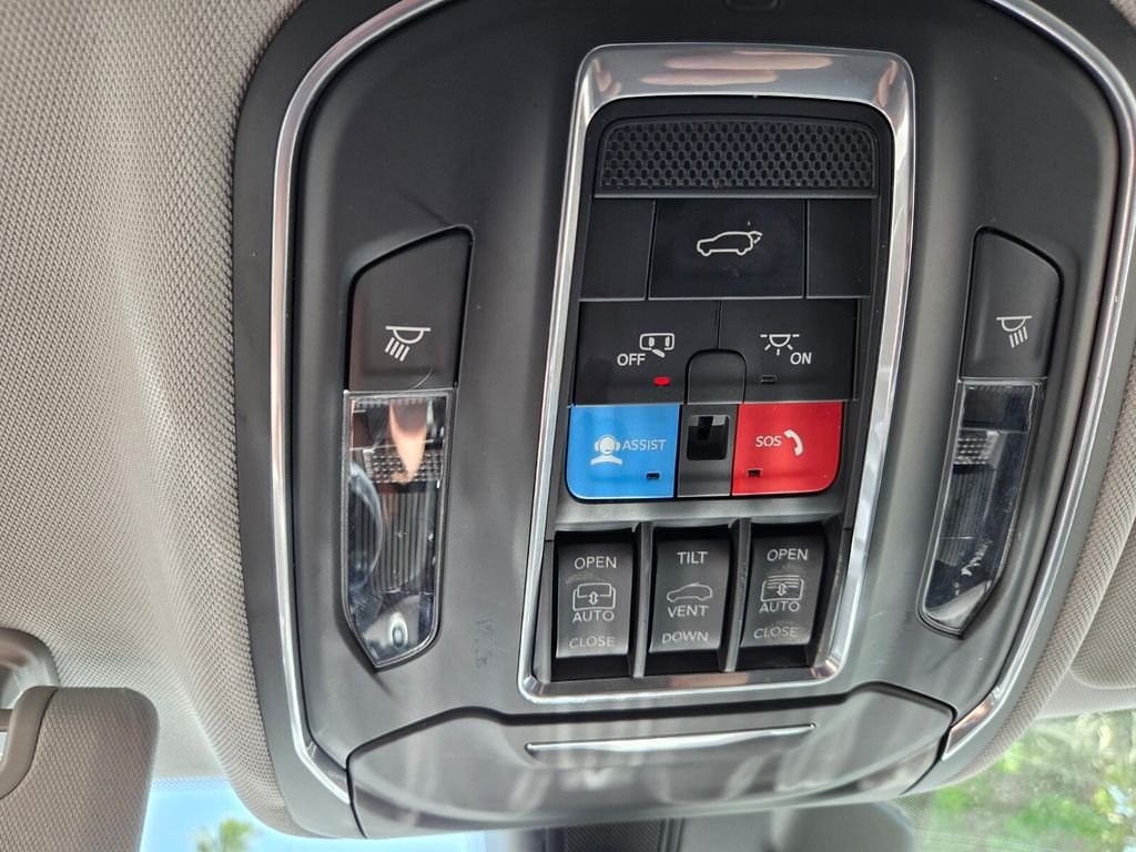 Used 2022 White Jeep Limited image 35