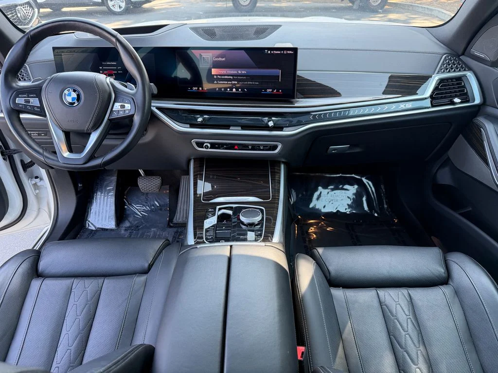Used 2025 Alpine White BMW xDrive50e image 28