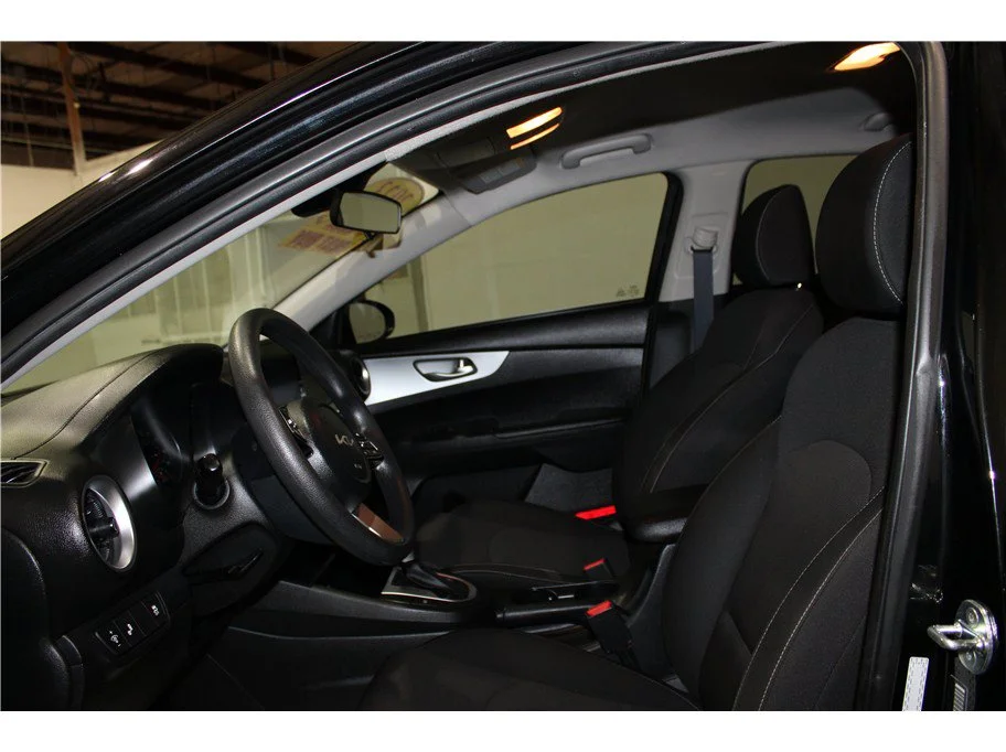 2023 Kia Forte LXS - Photo 10