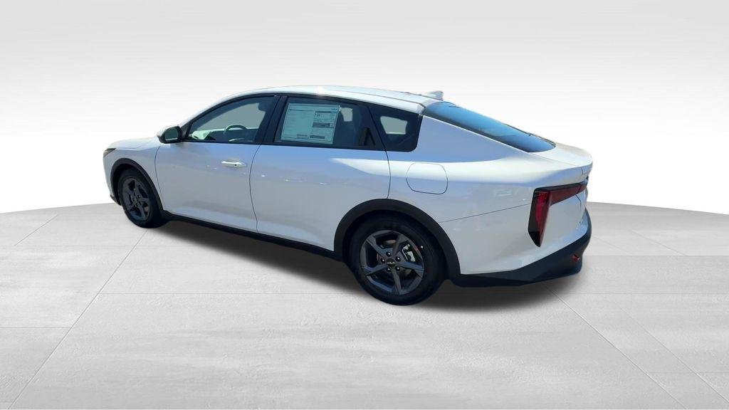 New 2026 Snow White Pearl Kia LXS image 3