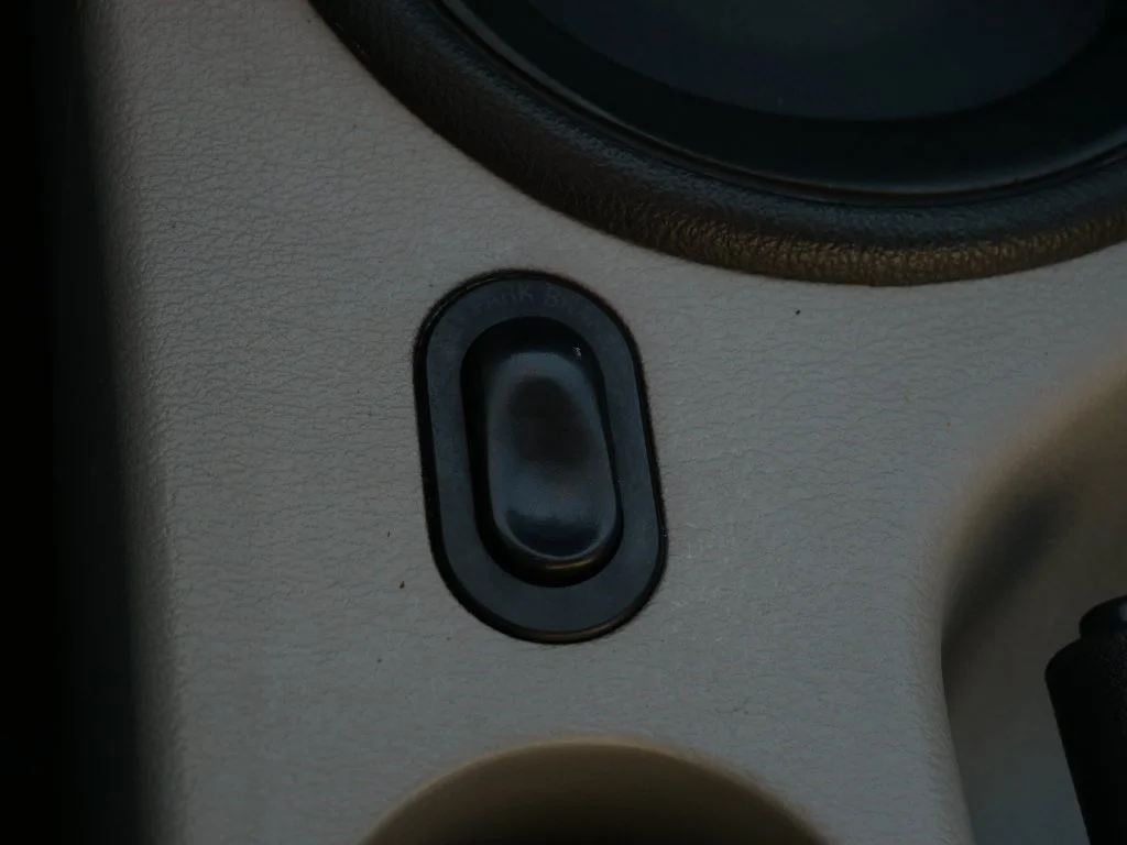 Used 2004  Ford V6 image 32